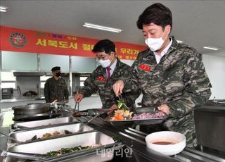 이준석 국민의힘 대표, 백령도 해병대 제6여단 방문