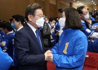 이재명 '밀치기 영상' 논란…박찬대 "아이 보호하려던 행동, 이렇게 조작되나"