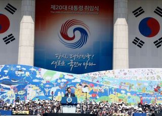 케네디가 한국에서 부활한 ‘반지성’(反知性) 취임사