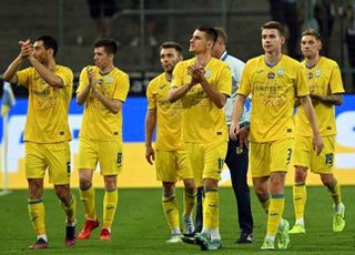 'STOP WAR' 돌아온 우크라이나 축구대표팀, 독일서 감동의 승리