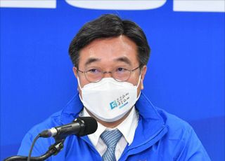 윤호중 "강용석에 전화한 尹, 명백한 정치 중립 위반…선거 개입 용납 안해"