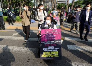 "尹정부 예산 반영 1원도 안 해"…전장연, 용산 출근길 이틀째 시위