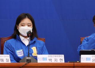 공동비대위원장들의 가깝고도 먼 거리감, 굳은 표정의 윤호중-박지현