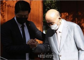 전두환 자녀 유산 상속 포기…"손자녀도 포기 절차 검토"