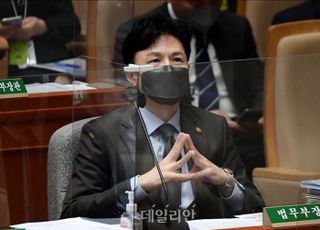 조국 지우기 나선 한동훈…‘형사사건 공개 금지’ 규정 개정 지시