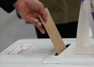 [지방선거 사전투표율] 둘째날 오전 11시 13.65%…직전 지선 대비 1.68%P↑