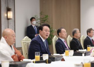 계속되는 尹대통령의 '국민통합' 행보…7대 종교지도자 만나