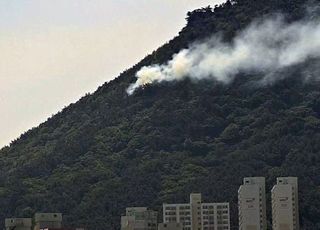 부산 영도구 봉래산 화재…헬기 동원 진화 중