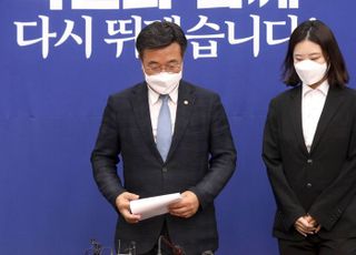 패배 후폭풍 휩싸인 민주당, 박지현-윤호중 비대위 총사퇴