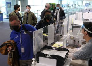 8일부터 미접종자도 입국 격리 해제…입국 전후 2회 검사는 유지