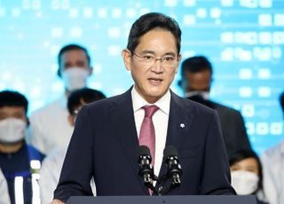 전면 나서는 이재용, ‘광폭행보’로 반도체 우려 불식시킨다