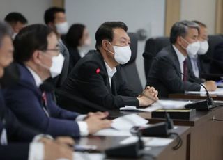 北 도발에 봉사활동 취소한 尹대통령, 52분 만 출근해 NSC 참석