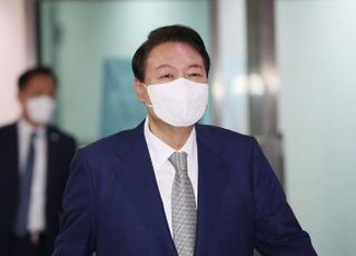 尹대통령 "대통령실도 시위 허가 되는 판…文 사저 시위 법에 따라"