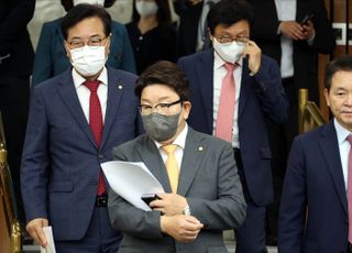 권성동 "野, 선거 졌다고 반성문 찢어…법사위원장 약속 지켜라"