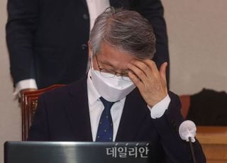 '위장 탈당' 민형배 "민주당에 복당할 것"…권성동 "국민 우습게 아나"