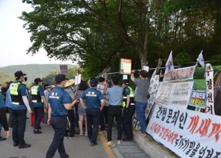 민주, 尹 '文 사저 시위 법대로' 발언에 "옹졸함의 극치" 맹비난