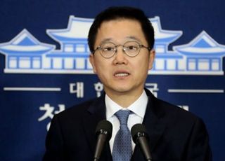 강석훈 신임 산은 회장, 노조 저지에 첫 출근 무산