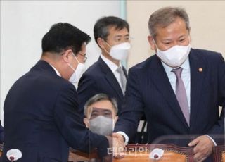 '경찰 길들이기 본격화'…이상민 행안장관 "경찰청장 후보 면접도 필요하면 봐야"