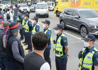 "화물연대 파업에"…현대차·기아, 직원이 공장서 직접 신차 옮긴다