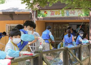 동아제약, 서울대공원 동물원 벽화 그리기 봉사