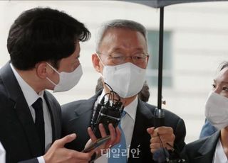 '산업부 블랙리스트' 백운규 영장심사 종료…이르면 밤늦게 구속여부 결정