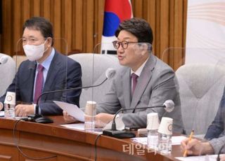 권성동 "文정권 시즌2 안된다는 게 민심…민주당, 자기반성 해야"