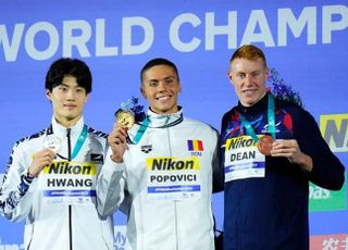 ‘새 물결’ 황선우 세계선수권 은메달, 롤모델 박태환 넘었다