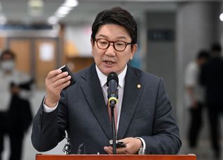 권성동 "당내 갈등 표출에 착잡"…이준석·배현진 충돌 우려