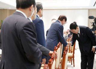 김무성·황우여 만난 尹대통령 “선배님들 덕에 정권 회수”