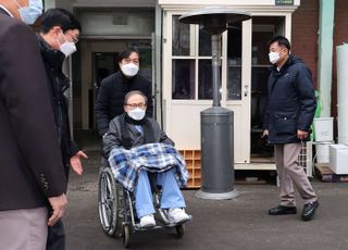 이명박 전 대통령 형 집행정지…與 "늦었지만 다행"