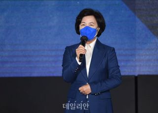SNS에 기자 연락처 공개한 추미애…1심 "200만원 배상"