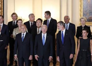 尹대통령·기시다 日 총리, 스페인서 첫 만남…'관계 발전' 공감대 형성