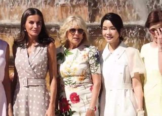 '흰색 드레스' 김건희 여사, 나토 정상 배우자들과 스페인 궁전·미술관 방문