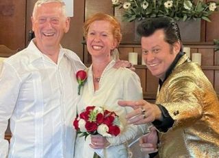 "해병대와 결혼했다"던 美 전 국방장관, 72세에 첫 결혼…"아내는 누구?" [해외토픽]