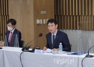 이복현 금감원장 "블랙스완 우려…보험사 자본적정성 점검 강화"