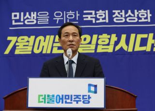 의원총회 발언하는 우상호 비대위원장