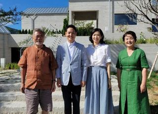 文 만난 김한규 "욕설 시위로 고통 받으셔서 마음 아파"