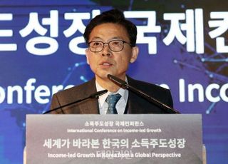 '소주성 설계' 홍장표 "KDI는 정권 나팔수 아냐"…사실상 사퇴 수순