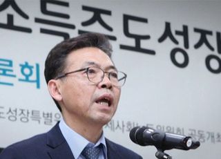 文 '코드인사' 홍장표, "정권 나팔수" 거론할 자격 있나