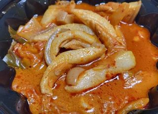 "이게 1만 8천 원짜리 맞냐"…김치찌개에 고기 추가한 손님, 분노 폭발한 사연