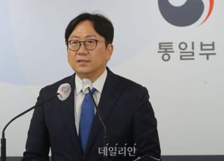 '보호대상 아니다'던 통일부 "탈북어민 북송, 잘못된 부분 있어"