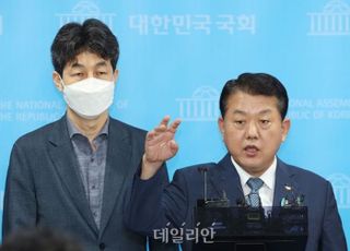 민주당, '강제북송 어민' 향해 "16명 살해한 흉악범" 주장