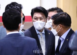 장제원 "뿌리가 하나인데 투쟁 있을 수 없어"...권성동과 갈등설 일축