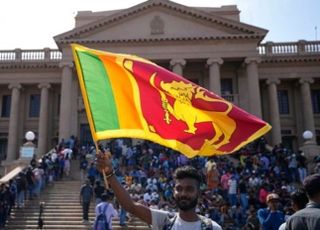 라자팍사 스리랑카 대통령, 이메일 사임…해외망명하나