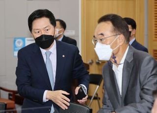김기현 의원 공부모임 혁신24 새로운 미래 조찬 강연 참석한 박재완 전 기재부 장관