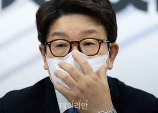 고개 숙인 권성동 "대통령실 채용 발언 송구"