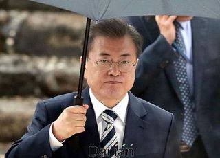 박지원·서훈 이어 노영민·정의용…법조계 "결국 文까지 수사할 수 있다"