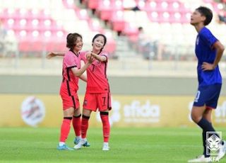 '첫 승' 한국 여자축구, 대만 4-0 완파…지소연 부상 교체 아웃