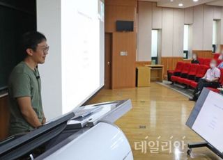 서울대에서 '필즈상 수상' 기념 수학 강연하는 허준이 교수