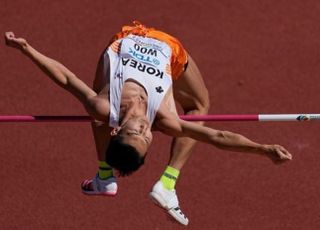 '스마일 점퍼' 우상혁, 바심·템베리 제치고 월드랭킹 1위…한국 육상 최초